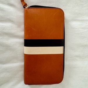 VGUC Clare V. Wallet